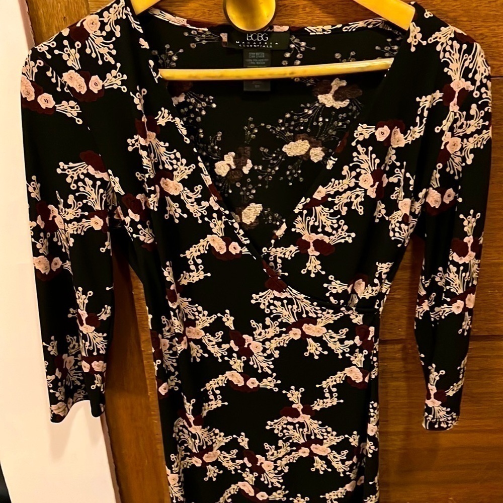 Bcbgmaxazria faux wrap dress, pull on and go! , great for fall.